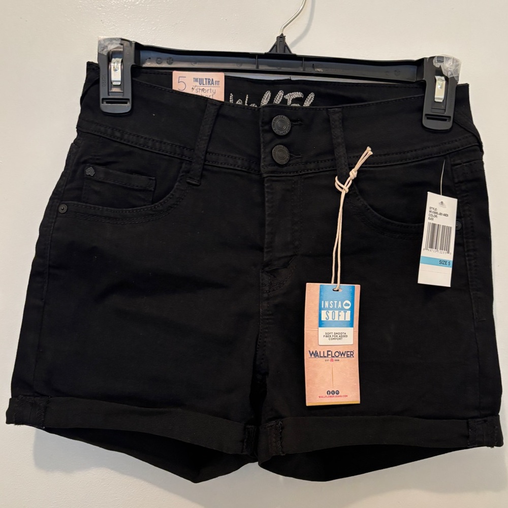 WallFlower: BNWT Women's Ultra Fit, Shorty Shorts, Color: Black, Size: 5 Regular